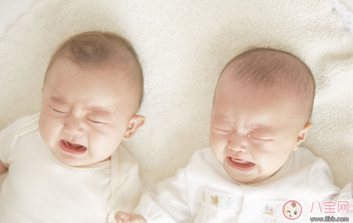 為什么寶寶睡前要哭鬧的原因 寶寶睡覺哭鬧怎么辦(注意力轉(zhuǎn)移大法)