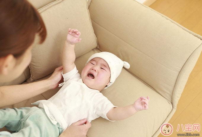 為什么寶寶睡前要哭鬧的原因 寶寶睡覺哭鬧怎么辦(注意力轉(zhuǎn)移大法)