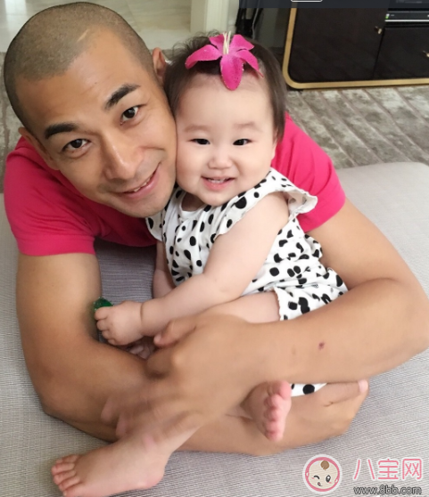 趙文卓兩天假期也要回家看孩子 爸爸工作忙碌如何照料孩子 趙文卓兩天假期也要回家看孩子 爸爸工作忙碌如何照料孩子