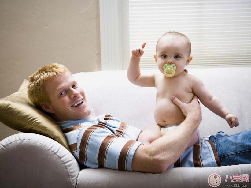 趙文卓兩天假期也要回家看孩子 爸爸工作忙碌如何照料孩子 趙文卓兩天假期也要回家看孩子 爸爸工作忙碌如何照料孩子