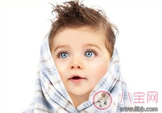 夏季寶寶總把蓋的蹬開 夏季空調(diào)房如何蓋被