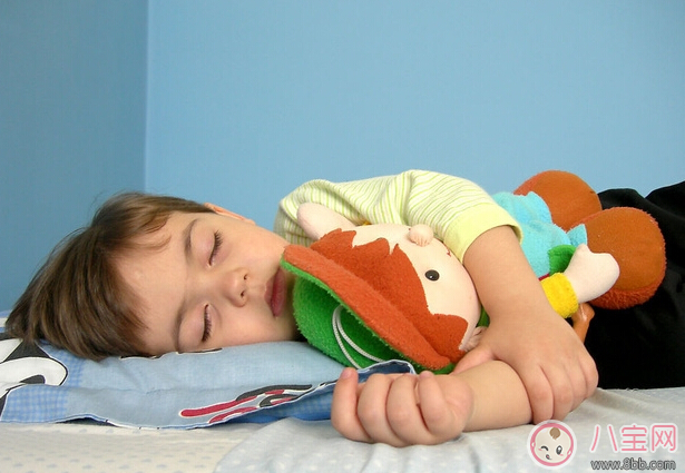 孩子分床睡的最佳年齡 寶寶分床的最佳時(shí)間2017