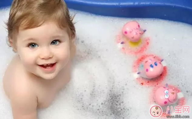夏天竟然不能給孩子洗澡 分清時候洗澡效率高