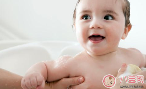 嬰兒長(zhǎng)牙齒晚上睡不好怎么辦 寶寶長(zhǎng)牙齒晚上躁動(dòng)不安