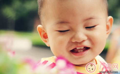 嬰兒長(zhǎng)牙齒晚上睡不好怎么辦 寶寶長(zhǎng)牙齒晚上躁動(dòng)不安