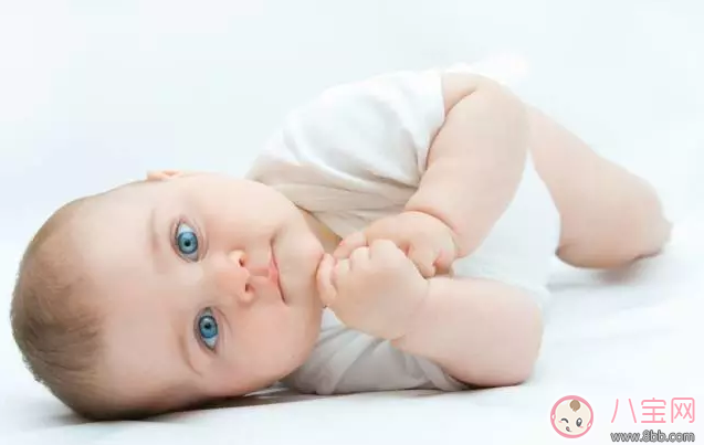 賈靜雯女兒Bo妞三個(gè)多月會(huì)翻身了 寶寶多大會(huì)翻身(4-7個(gè)月)