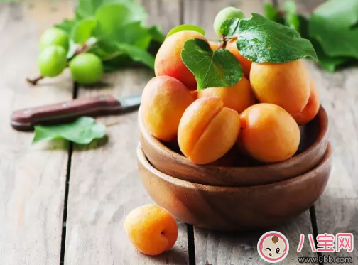 小男孩突然雙目緊閉暈倒 寶寶突然暈倒怎么辦 小男孩突然雙目緊閉暈倒 寶寶突然暈倒怎么辦