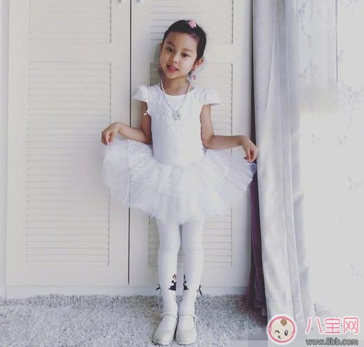 小七甜馨霓娜都在學(xué)舞蹈 寶寶多大學(xué)舞蹈好(學(xué)舞蹈的九大好處)