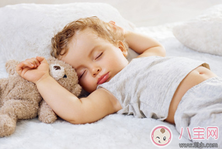 寶寶夏天睡覺注意事項大全 寶寶夏天睡覺注意事項大全