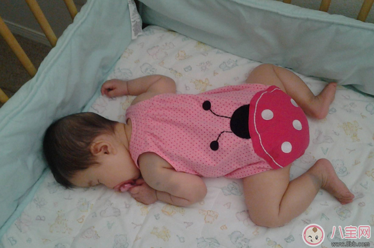 寶寶睡姿不好喜歡彎著頭睡覺(jué) 怎么矯正