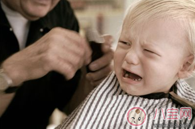 寶寶怕理發(fā)怎么辦 怎么讓寶寶乖乖理發(fā) 寶寶怕理發(fā)怎么辦 怎么讓寶寶乖乖理發(fā)