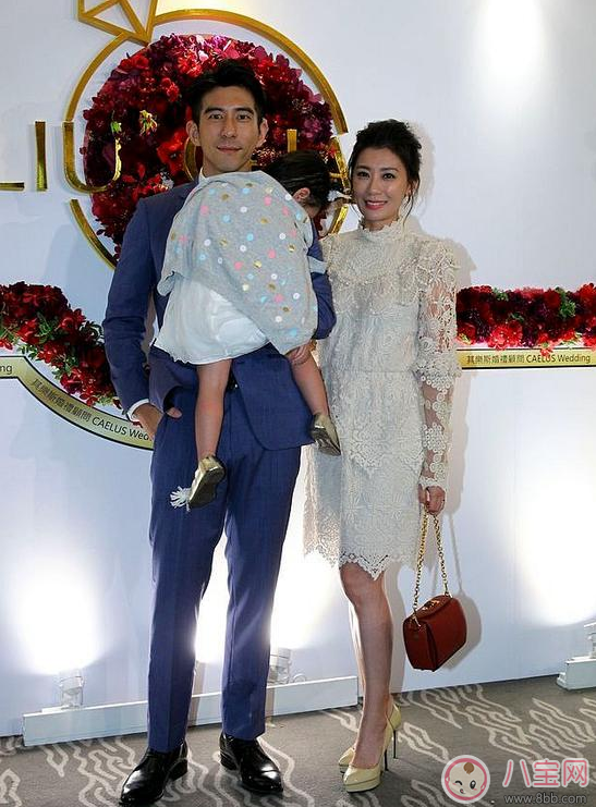 孩子什么時(shí)候睡覺(jué)好 賈靜雯帶咘咘參加晚宴她累到睡著 孩子什么時(shí)候睡覺(jué)好 賈靜雯帶咘咘參加晚宴她累到睡著