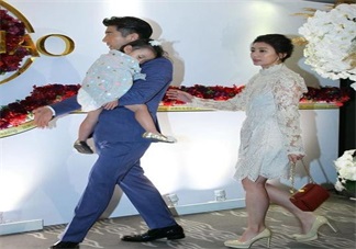 孩子什么時候睡覺好 賈靜雯帶咘咘參加晚宴她累到睡著