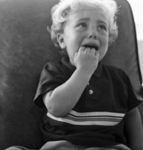 危險(xiǎn)！電影院座椅會(huì)“吃”小孩 家長(zhǎng)應(yīng)抱著孩子觀影