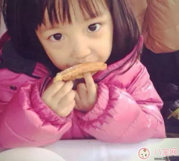 趙薇如何教育出乖巧小四月？趙薇的育兒經(jīng)是什么？