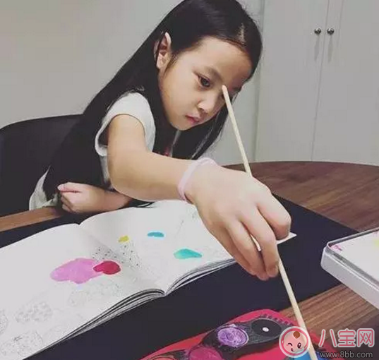 趙薇如何教育出乖巧小四月？趙薇的育兒經(jīng)是什么？