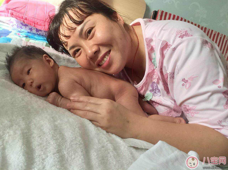 請?jiān)律┰趺催x好 月嫂有這些特點(diǎn)最好辭退