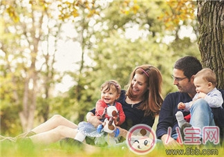 劉國梁教女兒高爾夫獲世界亞軍！父母如何成為孩子的榜樣