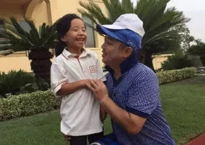 劉國梁教女兒高爾夫獲世界亞軍！父母如何成為孩子的榜樣