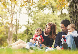 劉國(guó)梁教女兒高爾夫獲世界亞軍！父母如何成為孩子的榜樣