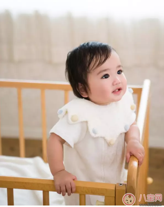 汪涵愛妻楊樂樂牽3歲小沐沐出行 國慶節(jié)出行小心孩子安全隱患