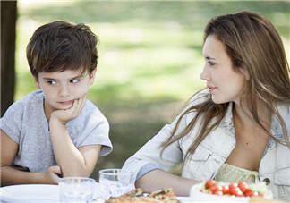 父母愛嘮叨合適嗎？寶寶表現(xiàn)明確是否嘮叨過度