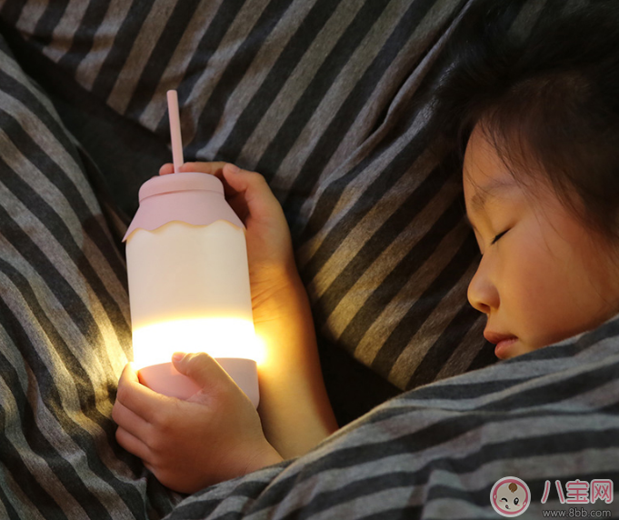 寶寶獨睡要準(zhǔn)備什么 寶寶自己一個人睡覺需要的兩件東西