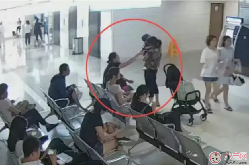 家長(zhǎng)帶孩子出行如何防騙 家長(zhǎng)帶孩子出門(mén)注意事項(xiàng)