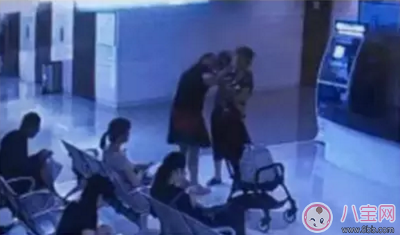 家長(zhǎng)帶孩子出行如何防騙 家長(zhǎng)帶孩子出門(mén)注意事項(xiàng)