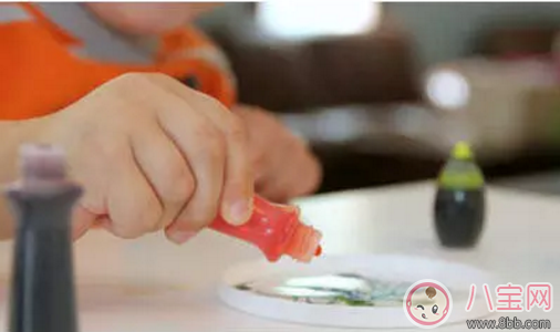 孩子愛(ài)涂鴉就讓他學(xué)畫畫 別嫌畫的丑那是靈感