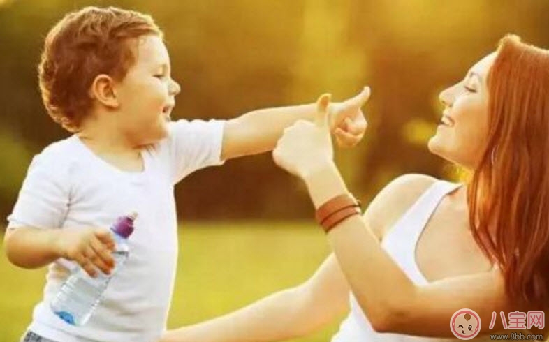 家長怎樣表揚(yáng)孩子才能有好的效果 父母如何高級(jí)贊美孩子