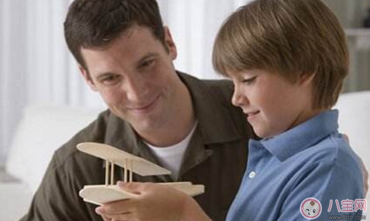 家長怎樣表揚(yáng)孩子才能有好的效果 父母如何高級(jí)贊美孩子