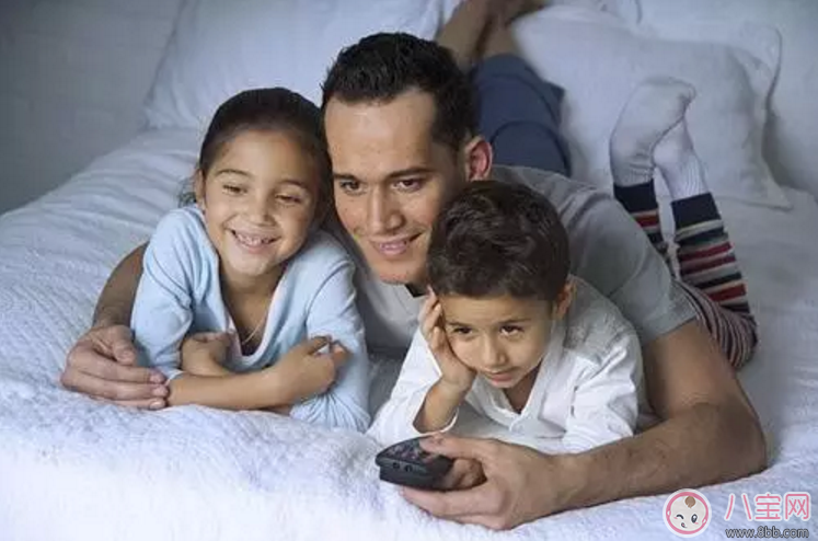 寶寶看電視的影響 如何規(guī)定寶寶看電視的時機