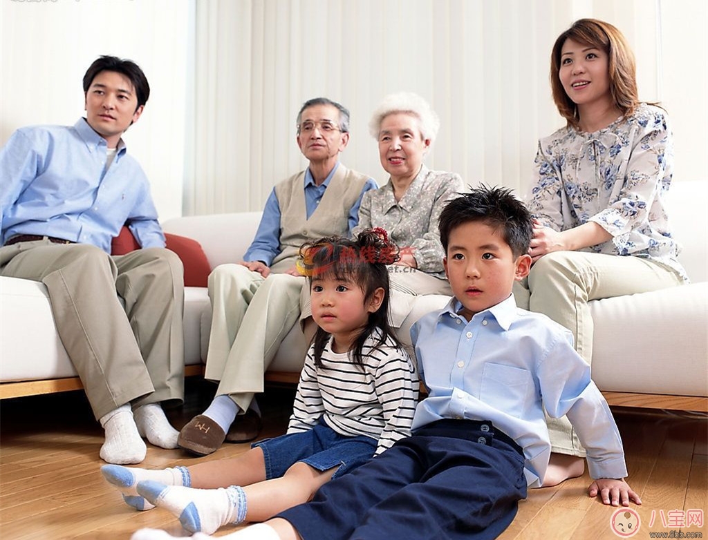 寶寶看電視的影響 如何規(guī)定寶寶看電視的時機