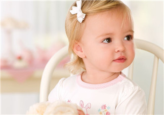 寶寶吃飯時(shí)爸爸的這個(gè)舉動(dòng) 險(xiǎn)些讓他送命！