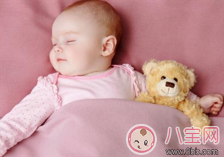 星二代睡姿誰錯(cuò)了？馨爺鎖喉阿拉蕾凹造型