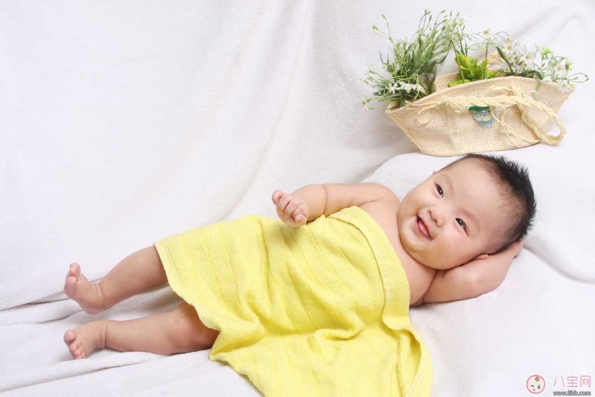 星二代睡姿誰錯(cuò)了？馨爺鎖喉阿拉蕾凹造型