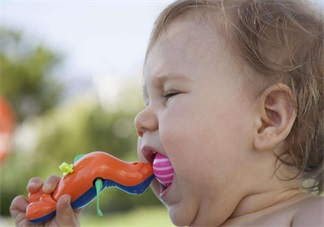 看見什么都想吃 孩子亂吞?hào)|西急救方法