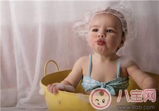秋天天涼寶寶不愛(ài)洗澡怎么辦 秋天天涼寶寶不愛(ài)洗澡怎么辦