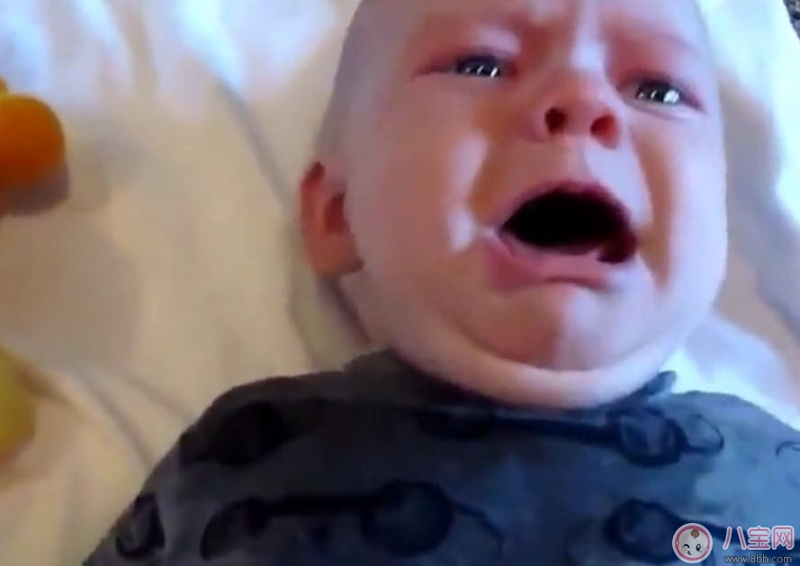 嬰兒老害怕是怎么回事 新生兒寶寶害怕是害怕什么怎么安撫 嬰兒老害怕是怎么回事 新生兒寶寶害怕是害怕什么怎么安撫