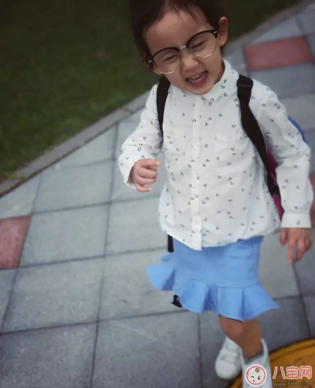 賈靜雯頻繁曬娃遭網友批不安全