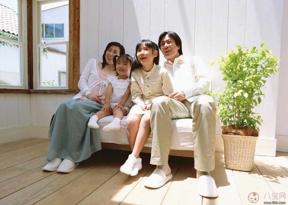 賈靜雯頻繁曬娃遭網友批不安全