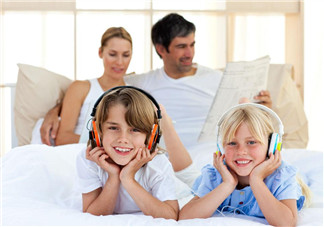 賈靜雯頻繁曬娃遭網(wǎng)友批不安全