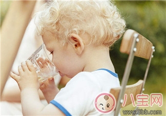 喝酒真會讓嬰兒喪命 給寶寶喝酒的危害