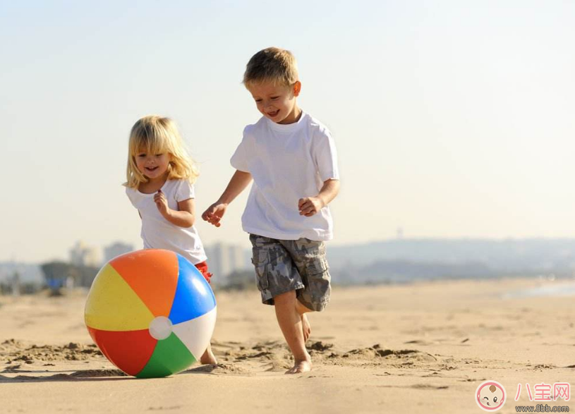 上學(xué)后就不愿意和別人交流 孩子社交能力差如何培養(yǎng)