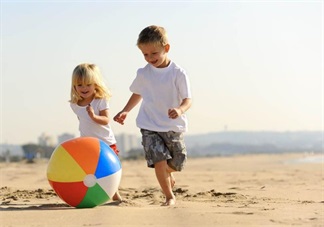 上學(xué)后就不愿意和別人交流 孩子社交能力差如何培養(yǎng)