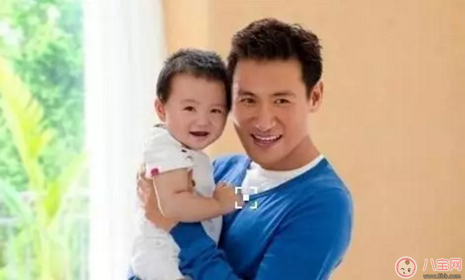 靳東赴港陪愛妻生二胎 還有那些全程陪產的星爸【準爸陪產十大準備】