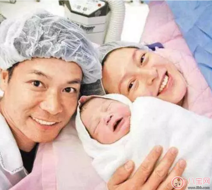 靳東赴港陪愛妻生二胎 還有那些全程陪產的星爸【準爸陪產十大準備】