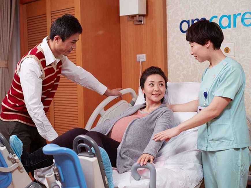 靳東赴港陪愛妻生二胎 還有那些全程陪產的星爸【準爸陪產十大準備】