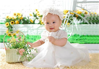 包貝爾罵哭女兒，只因她亂扔?xùn)|西！怎么管才好？